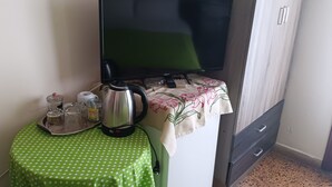 Kamar Basic, pemandangan bukit | 1 kamar tidur, setrika/meja setrika, Wi-Fi gratis, dan seprai linen