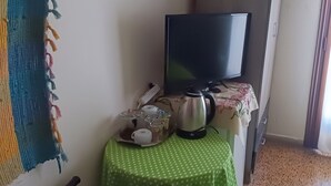 Kamar Basic, pemandangan bukit | 1 kamar tidur, setrika/meja setrika, Wi-Fi gratis, dan seprai linen