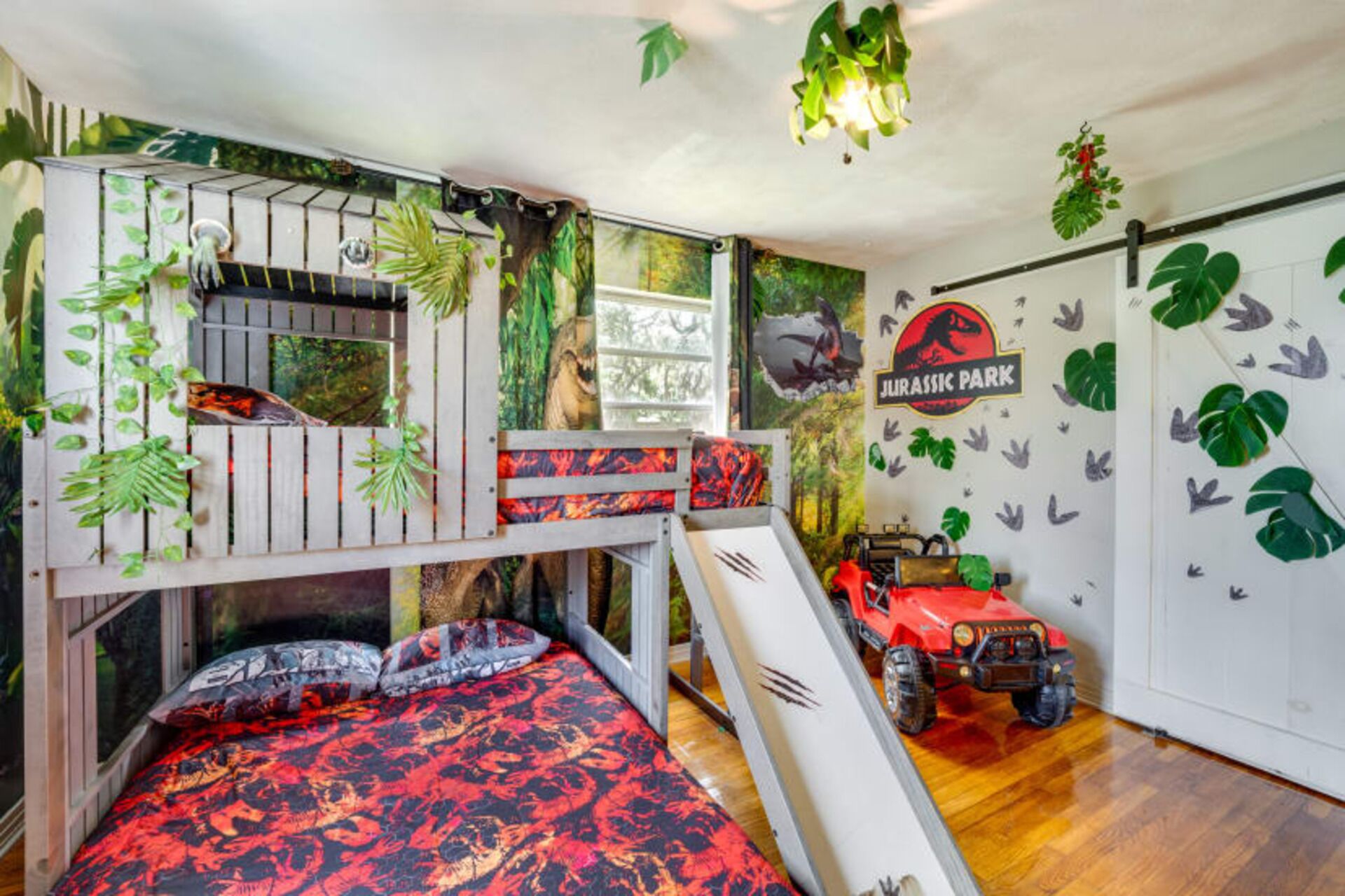 KING BED MASTER ROOM AND  ENTIRE HOME WITH TREE HOUSE CLOSE TO DISNEY WORLD