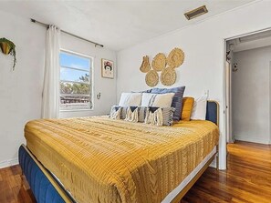 3 slaapkamers, een strijkplank/strijkijzer, wifi, beddengoed