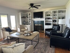 Living area - Private Bayfront Escape near Destin and 30a.  (Freeport)