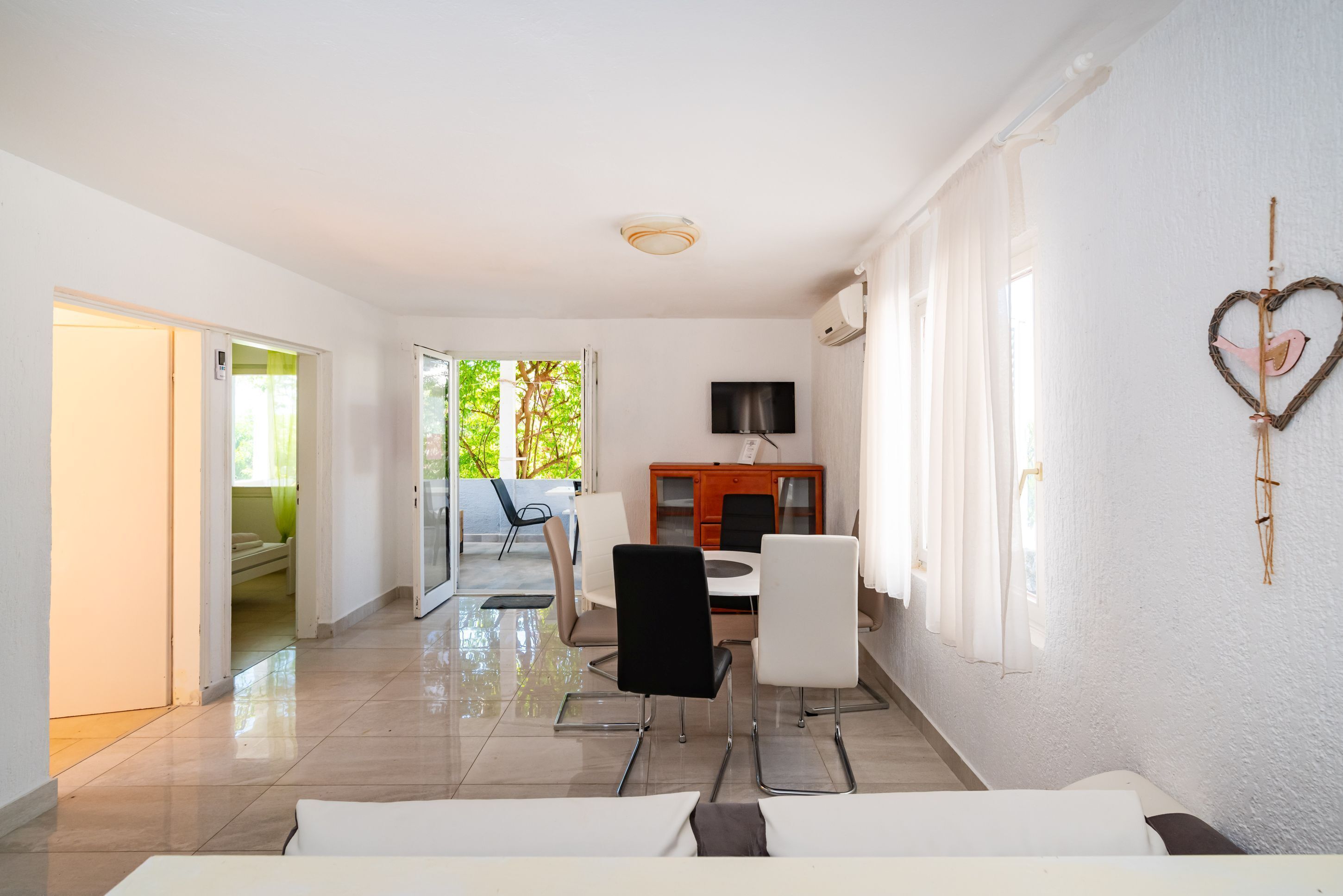 Apartment, 2 Bedrooms, Balcony, Garden View | Interior