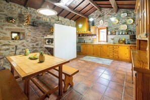 House, 3 Bedrooms, Accessible, Private Pool | Interior