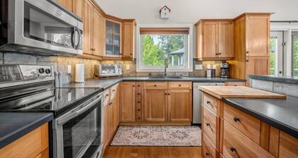 Alpenglow Retreat | Fire Pit | Games Room | Pets