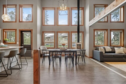 Modern Tides | Hot Tub | Beach Access | Fireplace
