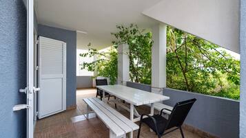 Apartment, 2 Schlafzimmer, Balkon, Gartenblick | Terrasse/Patio