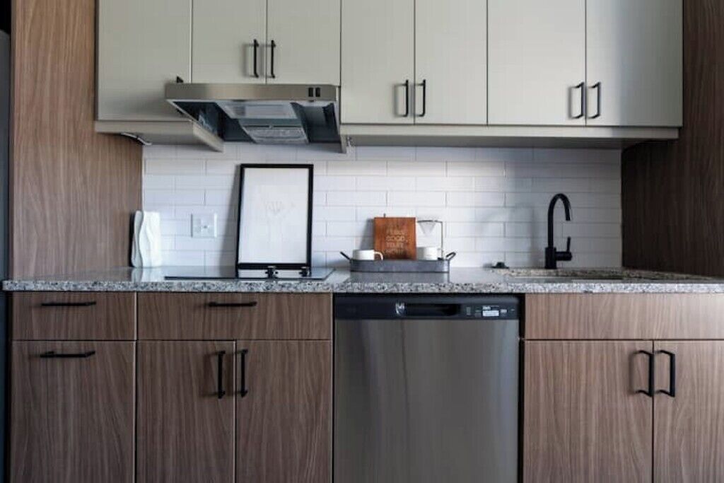 Batterie de cuisine, vaisselle et ustensiles