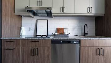 Cookware/dishes/utensils