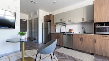 Cookware/dishes/utensils