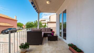 Apartment, 3 Bedrooms, Balcony, Garden View | Terrace/patio