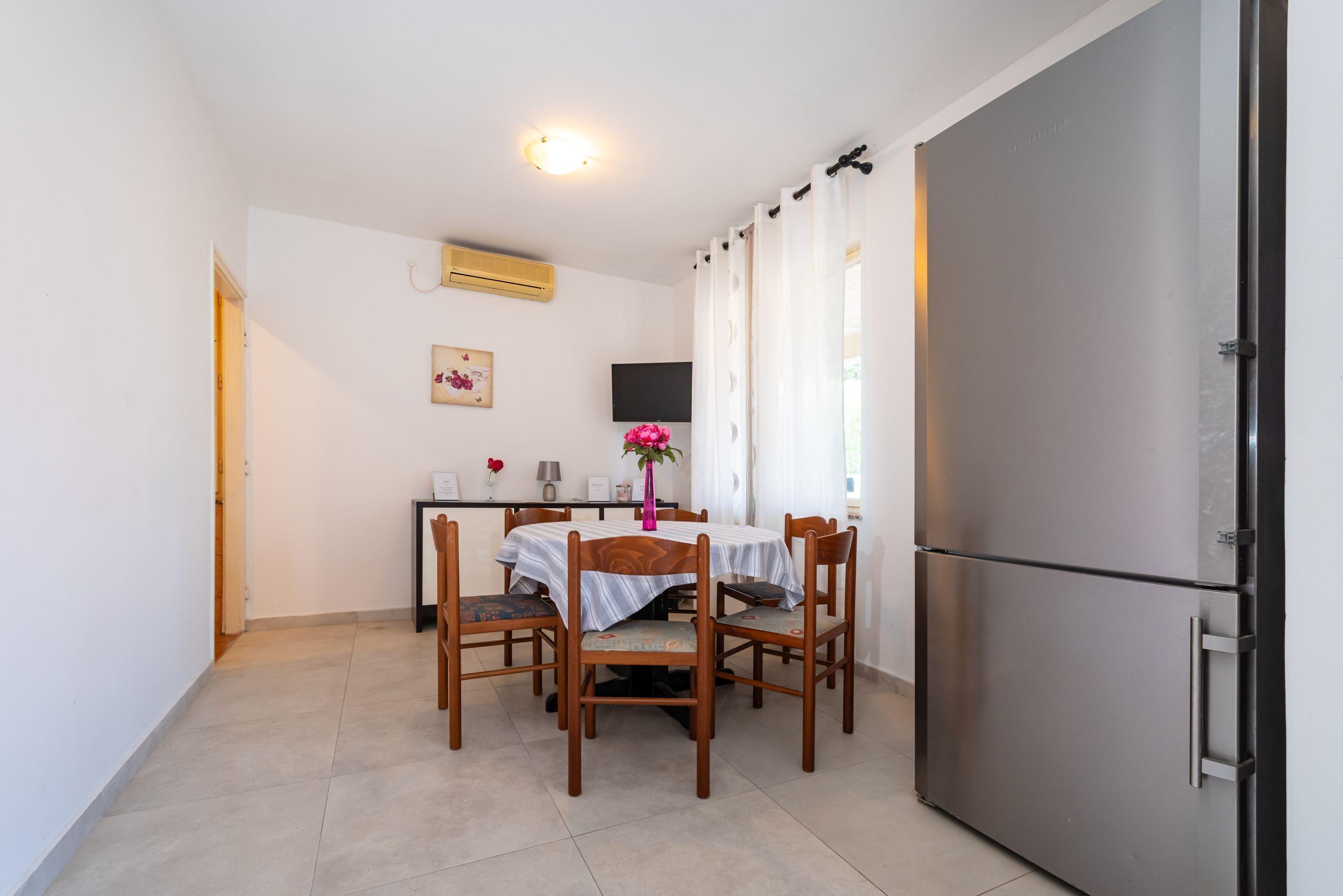 Apartment, 3 Bedrooms, Balcony, Garden View | Dining