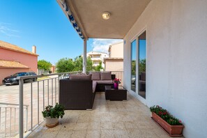 Apartment, 3 Bedrooms, Balcony, Garden View | Terrace/patio