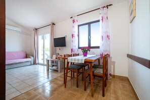 Apartment, 1 Bedroom, Balcony, Garden View | Dining - Apartments Valy 5 Center Novalja (Novalja)