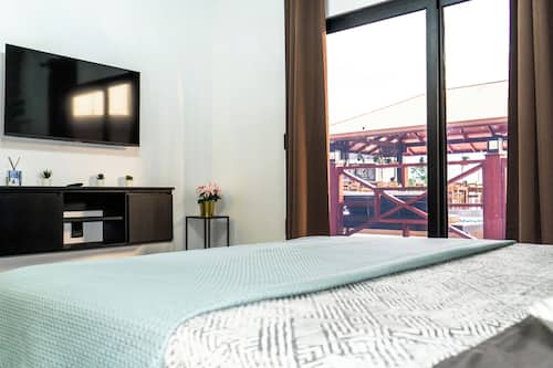Luxury Studio, 1 King Bed, Non Smoking, Pool View | Terrace/patio