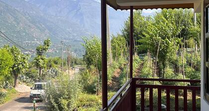 Tranquil Plum Orchard Stay in Kais, Kullu