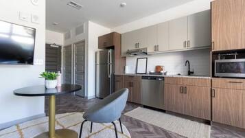 Cookware/dishes/utensils