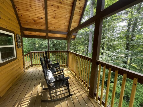 New Cozy Secluded Cabin with wi-fi