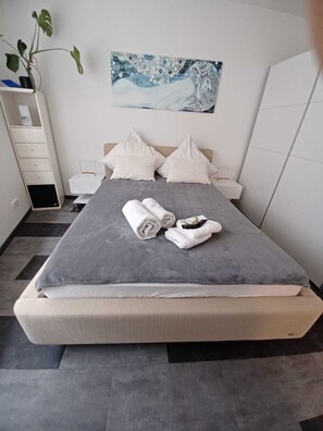 1 bedroom, iron/ironing board, WiFi, bed sheets