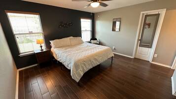 4 habitaciones, escritorio, tabla de planchar con plancha y wifi gratis