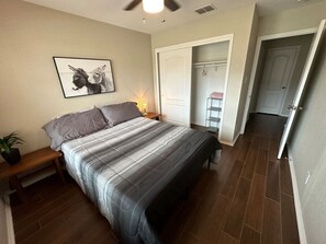 4 Schlafzimmer, Schreibtisch, Bügeleisen/Bügelbrett, kostenloses WLAN