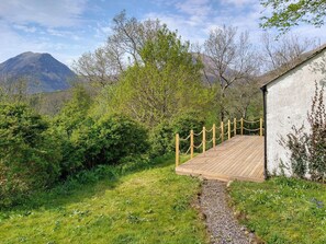 المنطقة المحيطة بالمنشأة