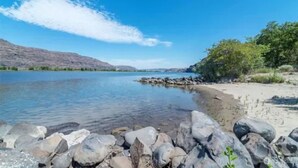 Unclassified image, 4 of 22, button - Waterfront retreat on the Columbia River, 10 minutes from The Gorge Amphitheater (Quincy)