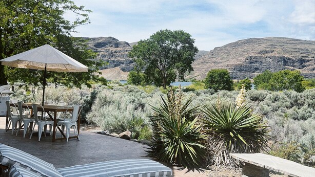 Unclassified image, 1 of 22, button - Waterfront retreat on the Columbia River, 10 minutes from The Gorge Amphitheater (Quincy)