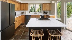 Unclassified image, 2 of 22, button - Waterfront retreat on the Columbia River, 10 minutes from The Gorge Amphitheater (Quincy)