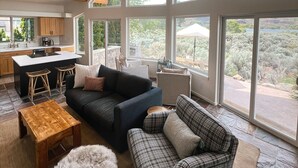 Unclassified image, 3 of 22, button - Waterfront retreat on the Columbia River, 10 minutes from The Gorge Amphitheater (Quincy)