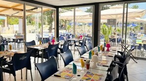 Dining - Camping 4 étoiles - Parc aquatique - eebadi (Cogolin)