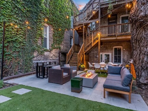 Wicker Park Entire House, Private Yard and Parking