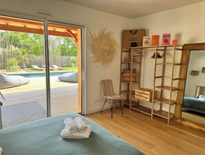 4 bedrooms, iron/ironing board, free WiFi, bed sheets