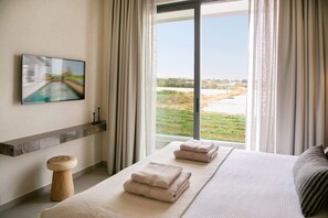 3 bedrooms, in-room safe, iron/ironing board, free WiFi