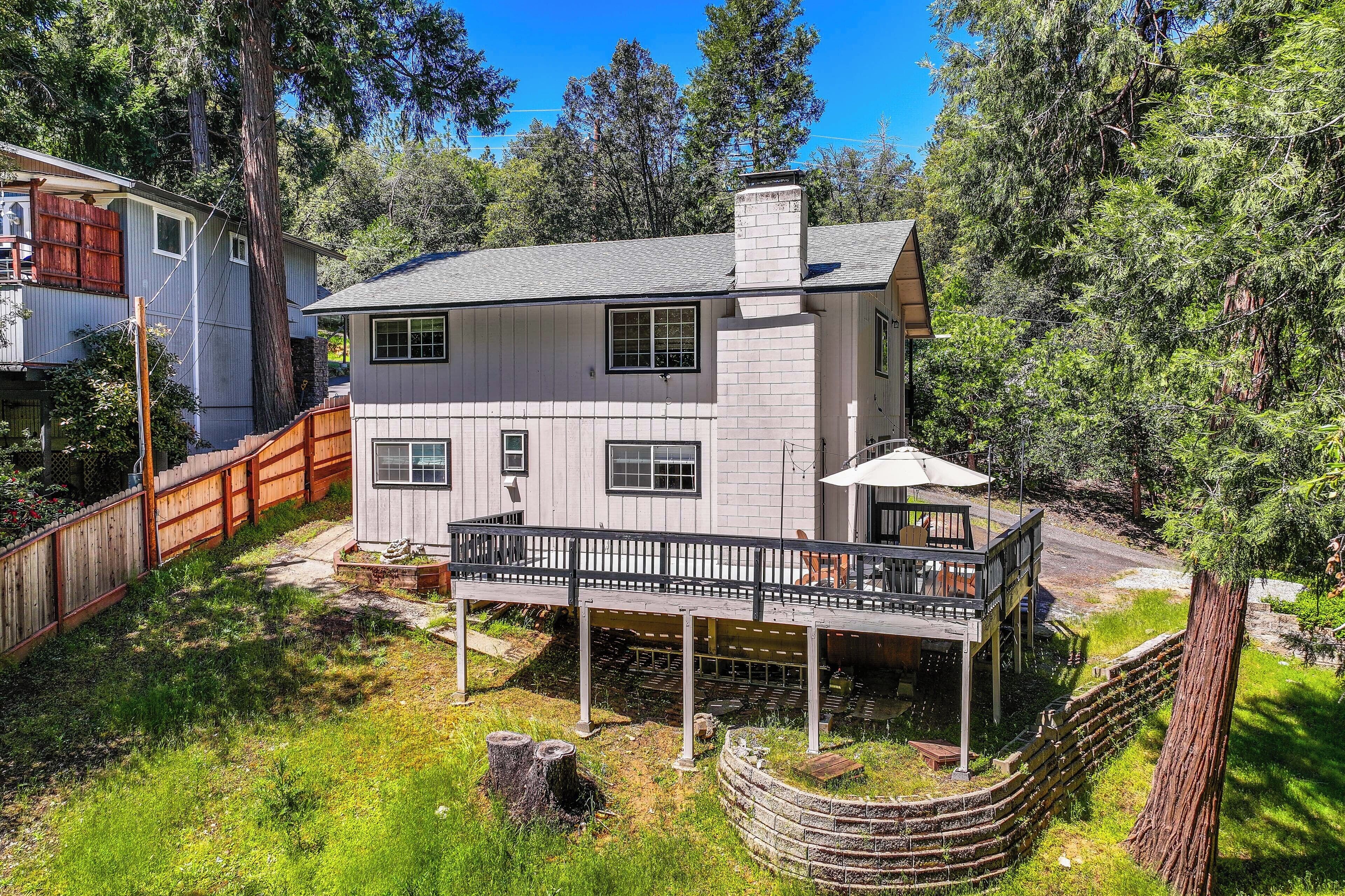Sonora Hideaway w/ Lake Access & Furnished Deck