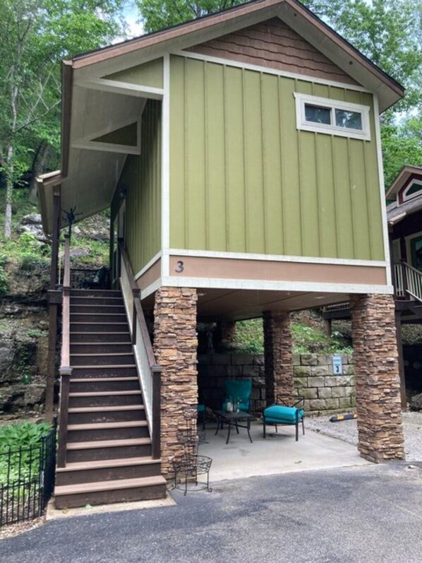 Exterior - Cliffside Cottage: Urban Treehouse #3 (Eureka Springs)