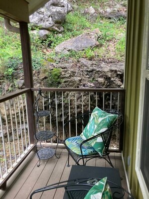 Property grounds - Cliffside Cottage: Urban Treehouse #3 (Eureka Springs)