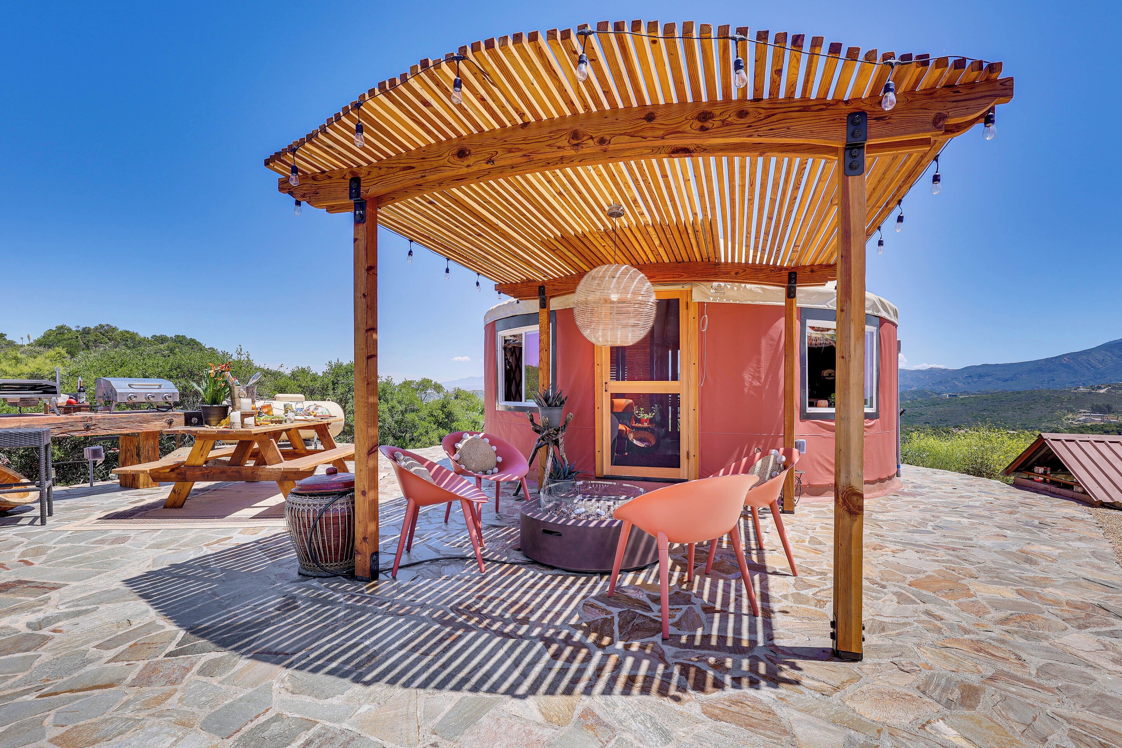 Waterfront Wellness Yurt Mins from Wine Country!