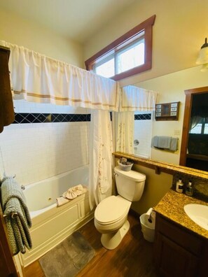 Bathroom - Blue Jay Cottage: Urban Treehouse #5 (Eureka Springs)