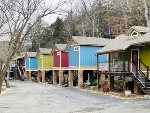 Exterior - Blue Jay Cottage: Urban Treehouse #5 (Eureka Springs)