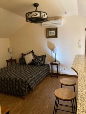 2 bedrooms, WiFi - The Big Treehouse #8 (Eureka Springs)