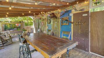 Outdoor dining