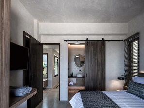 6 bedrooms, iron/ironing board, free WiFi, bed sheets