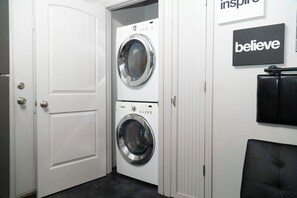 Interior - Destination Red Raiderland-Walking Distance to TTU (Lubbock)