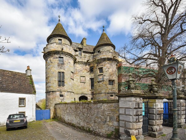 Surrounding area | Moncrieff House, Falkland