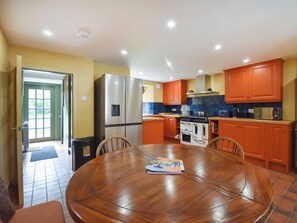 Cookware/dishes/utensils