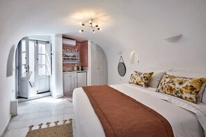 3 bedrooms, in-room safe, iron/ironing board, free WiFi
