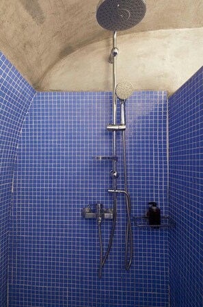 Dusche, Handtücher, Seife, Shampoo