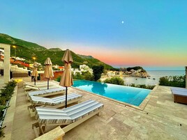 Sezonluk açık havuz 