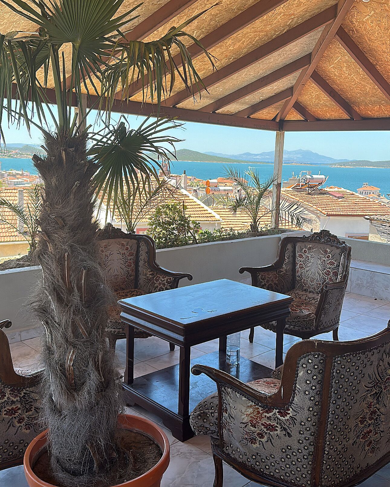 Chambre quadruple économique, vue sur la mer | Terrasse/patio