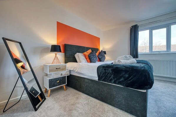 4 quartos, ferros/tábuas de passar roupa, Wi-Fi, roupa de cama